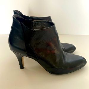 Adrienne Vittadini Boots Women's 9M Heels Zip Ankle Booties Black Leather